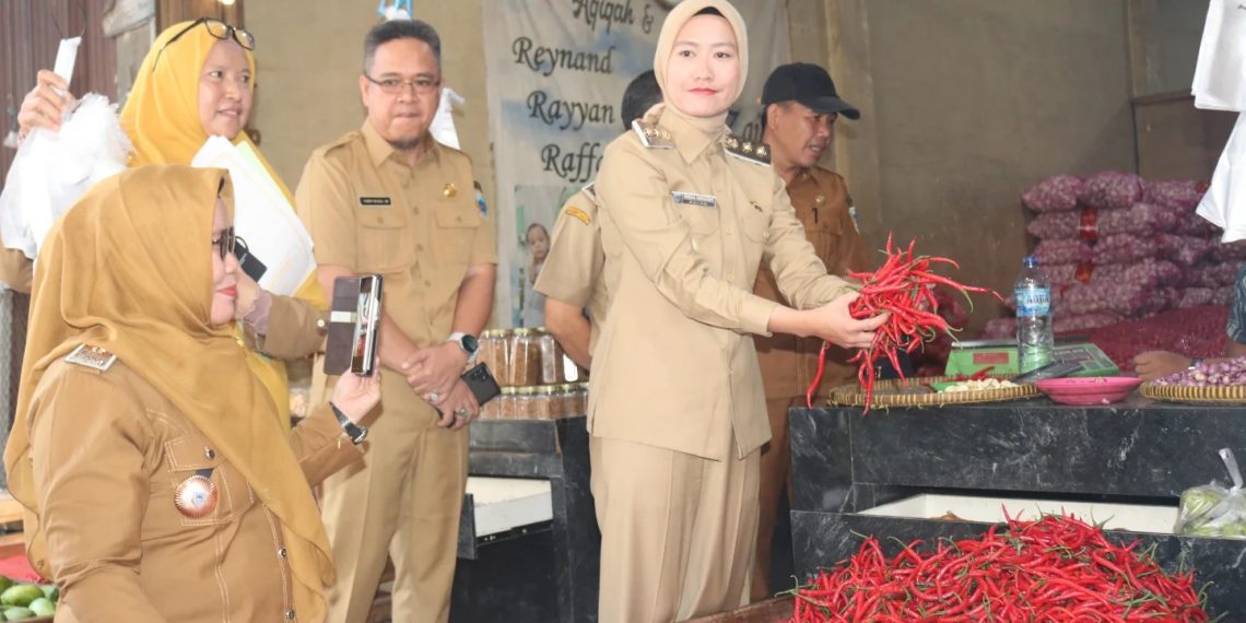 Sidak Pasar, Pemkab Lahat Pastikan Harga Stabil dan Beras Murah untuk Warga Lahat