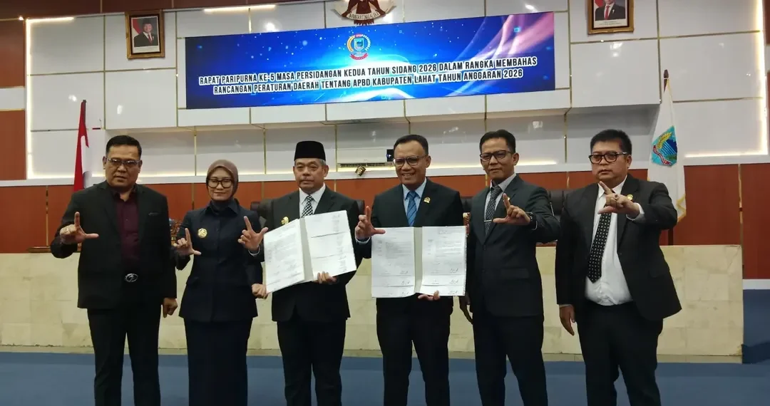 Hadiri Paripurna DPRD, Bupati Lahat Apresiasi Sinergi Pembahasan Raperda APBD 2026