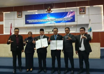 Hadiri Paripurna DPRD, Bupati Lahat Apresiasi Sinergi Pembahasan Raperda APBD 2026