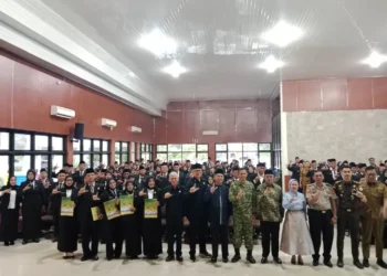 Bupati Lahat Serahkan SK Penugasan Kepala Sekolah, Tekankan Kepemimpinan dan Profesionalisme