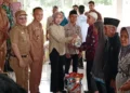 Wakil Bupati Lahat Salurkan Dana Zakat untuk Masyarakat Gumay Ulu dan Pulau Pinang