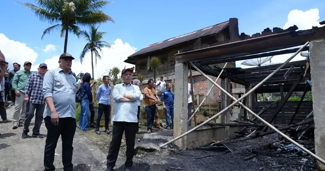 Bupati dan Wakil Bupati Lahat Tinjau Lokasi Kebakaran di Desa Sadan, Salurkan Dukungan untuk Korban