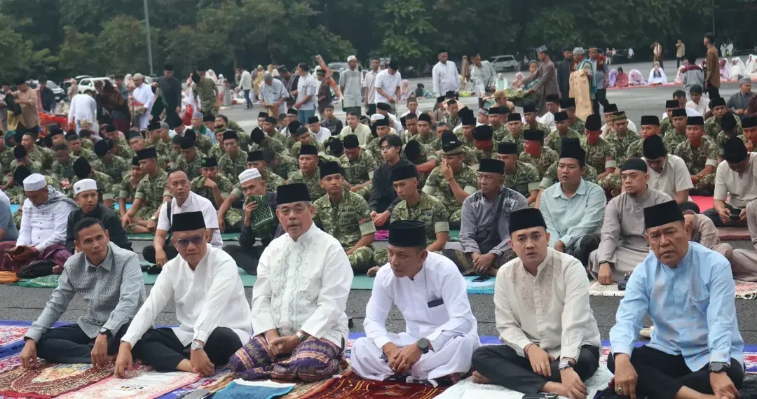 Bupati dan Wakil Bupati Lahat Laksanakan Sholat Idul Fitri 1447 H Bersama Masyarakat