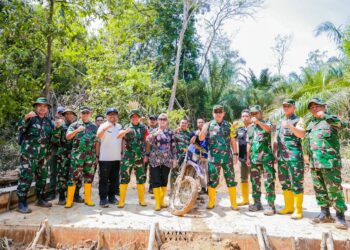 Wabup Lahat dan Tim WASEV Tinjau Progres TMMD dengan Motor Trail