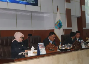 Wabup Lahat Hadiri Paripurna DPRD Bahas Raperda Perlindungan dan Pemberdayaan Tenaga Kerja Lokal