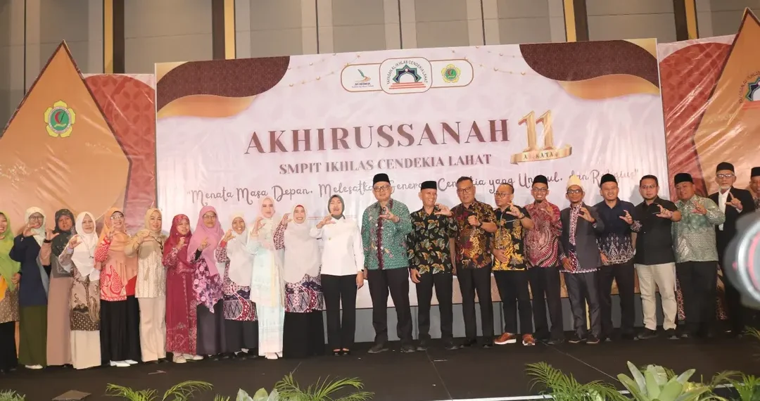 Hadiri Akhirussanah SMP Ikhlas Cendikia, Wabup Widia Ningsih Tekankan Pentingnya Akhlak dan Pendidikan