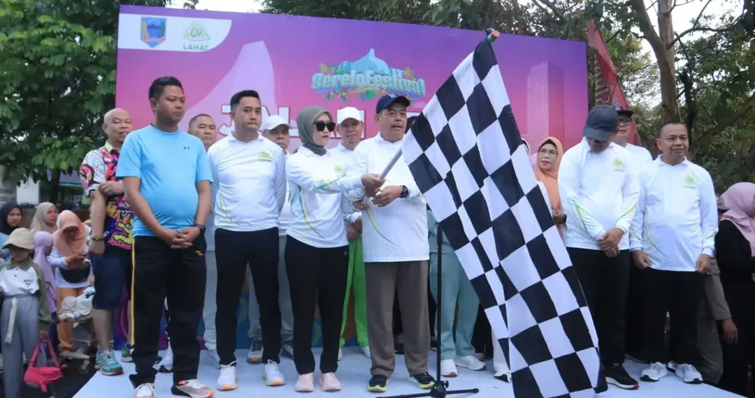 Bupati dan Wakil Bupati Lahat Lepas Ribuan Peserta Jalan Santai HUT Lahat ke-157
