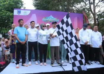 Bupati dan Wakil Bupati Lahat Lepas Ribuan Peserta Jalan Santai HUT Lahat ke-157