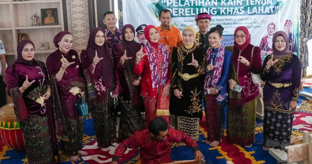 Ketua TP PKK Sumsel Buka Pelatihan Menenun Kain Perelung, Dorong Pelestarian Budaya dan Ekonomi Kreatif Lahat