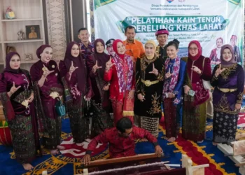 Ketua TP PKK Sumsel Buka Pelatihan Menenun Kain Perelung, Dorong Pelestarian Budaya dan Ekonomi Kreatif Lahat