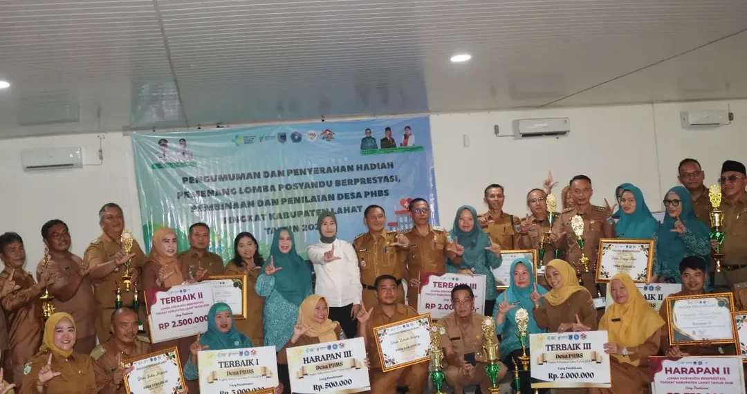 Wakil Bupati Lahat Serahkan Penghargaan Posyandu Berprestasi dan Dorong Penerapan PHBS di Desa