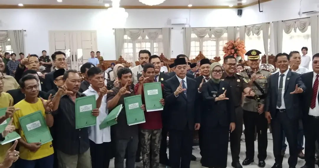 Pemkab Lahat Fasilitasi Penyerahan Penggantian Plasma PT Aditarwan, Wujud Penyelesaian Konflik Perkebunan