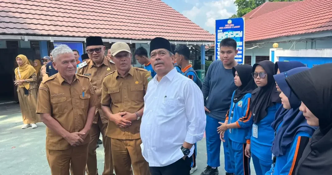 Bupati Lahat Tinjau SMA Negeri 1 Lahat, Pastikan Fasilitas Sekolah Aman dan Nyaman bagi Siswa