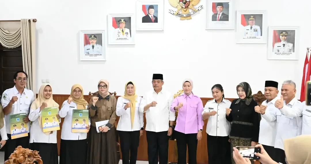 Perkuat Layanan Hemodialisis RSUD Lahat, Bupati Serahkan SK Mutasi Perawat dan Tenaga Kesehatan