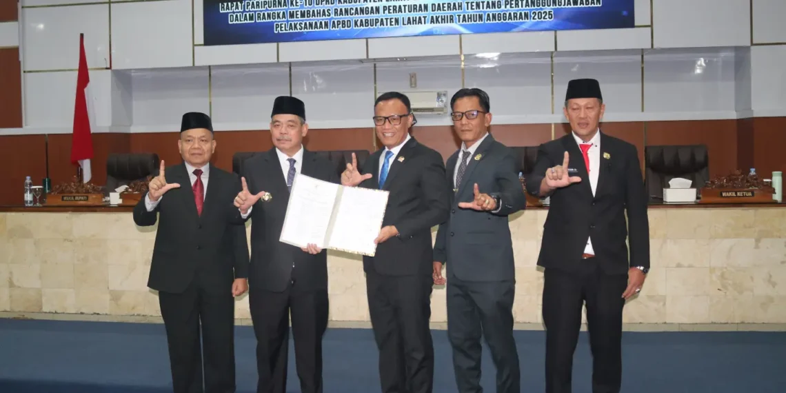 DPRD Lahat Sahkan Raperda Pertanggungjawaban APBD 2025, Bupati Tegaskan Komitmen Tata Kelola Keuangan yang Akuntabel