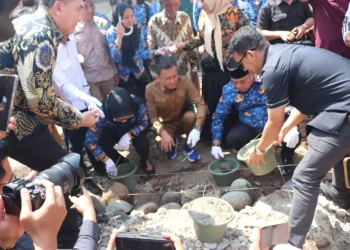 Bupati Lahat Letakkan Batu Pertama Program Bedah Rumah Baznas, Wujud Kepedulian bagi Masyarakat Kurang Mampu