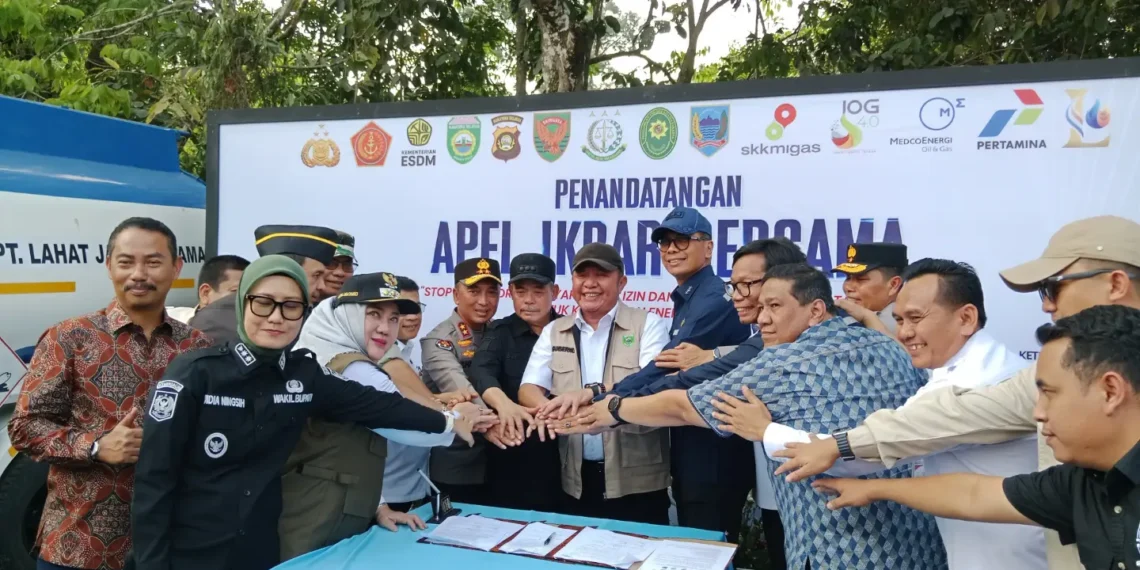 Bupati Lahat Hadiri Apel Ikrar Bersama dan Peresmian Tata Kelola Sumur Minyak Masyarakat