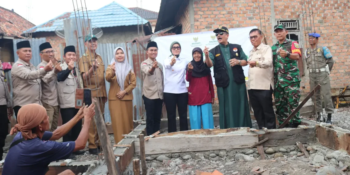 Wabup Lahat Letakkan Batu Pertama Pembangunan Rumah Layak Huni bagi Warga Kurang Mampu