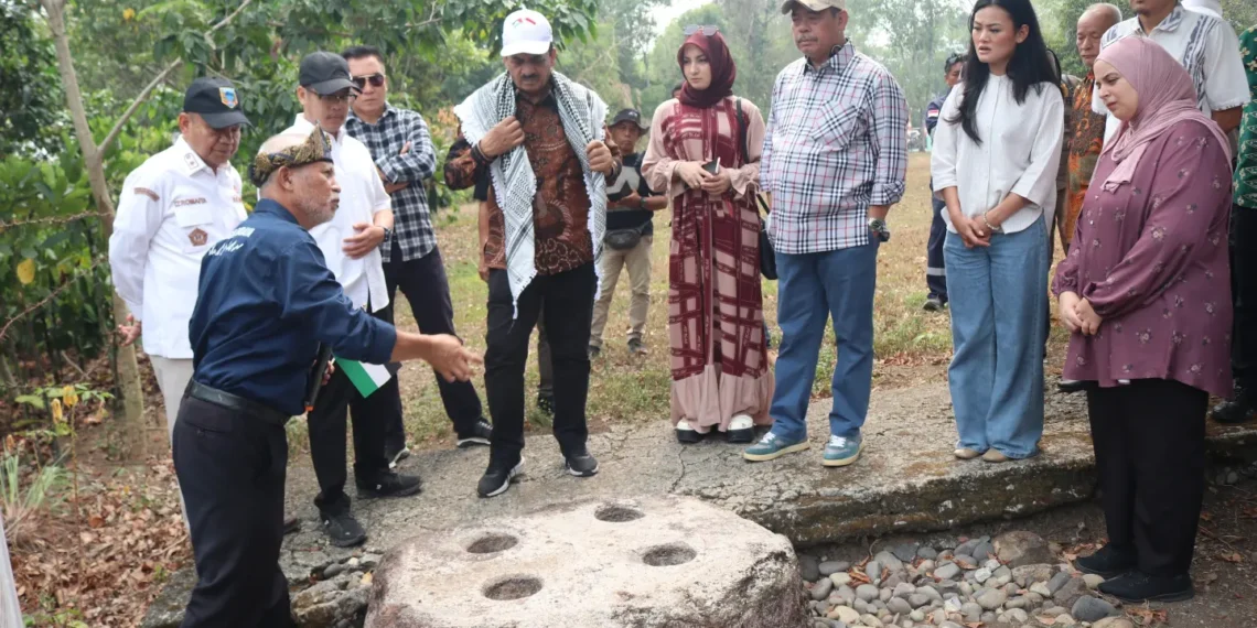 Bupati Lahat Bersama Dubes Palestina Tinjau Situs Megalit