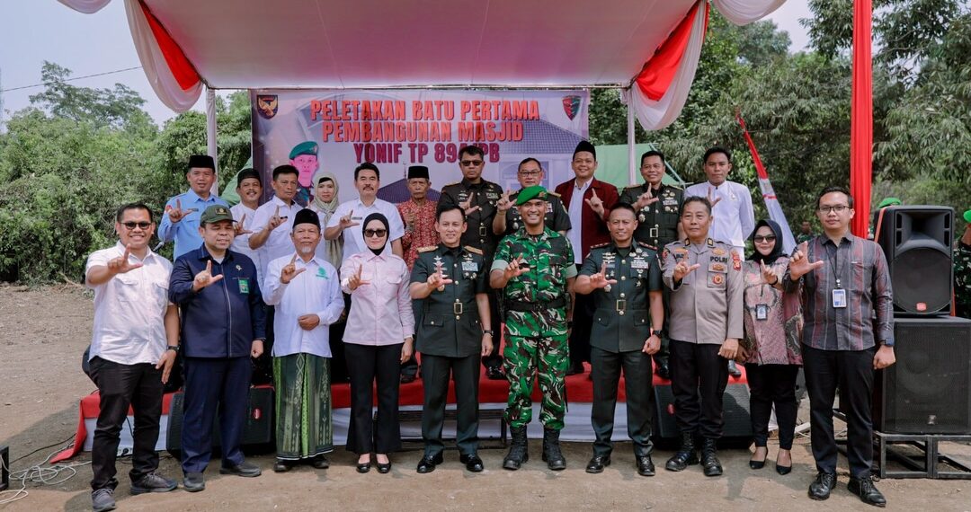 Wakil Bupati Lahat Hadiri Peletakan Batu Pertama Pembangunan Masjid Baiturrahman Serelo Yonif TP-894/PB
