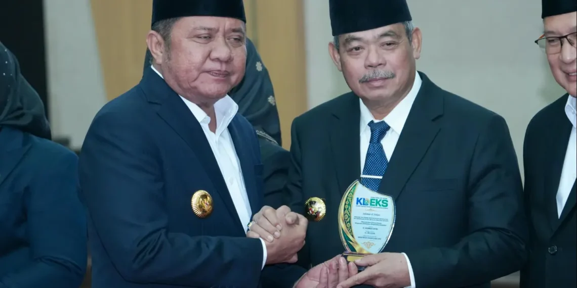 Bupati Lahat Dikukuhkan sebagai Ketua Dewan Pengarah KDEKS, Perkuat Pengembangan Ekonomi Syariah Daerah